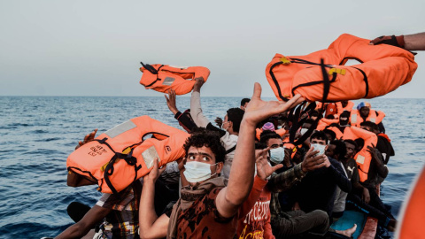 El 'Ocean Viking' desembarcará este domingo en Sicilia a los más de 500 migrantes rescatados a bordo