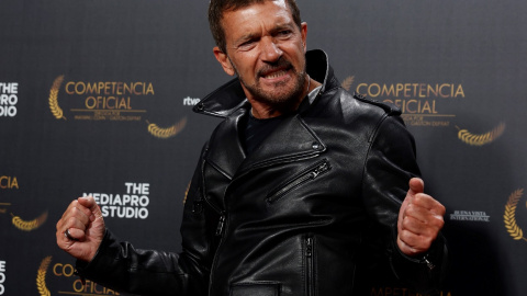 El actor y director Antonio Banderas a su llegada a la premiere de la película 'Competencia oficial', en Madrid. EFE / Javier Lizón