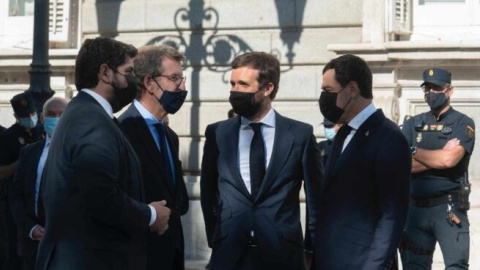 El presidente murciano Fernando López Miras,  el gallego Alberto Núñez Feijóo, el líder del PP, Pablo Casado, y el máximo dirigente de la Junta de Andalucía, Juanma Moreno.