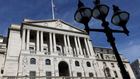 Vista del edificio del Banco de Inglaterra (BoE, en sus siglas en inglés), en plena City de Londres. REUTERS/Hollie Adams