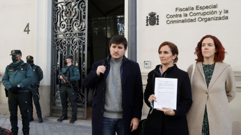 La líder de Más Madrid, Mónica García en la presentación junto con otros miembros del PSOE y de Unidas Podemos de un escrito ante la Fiscalía la semana pasada.