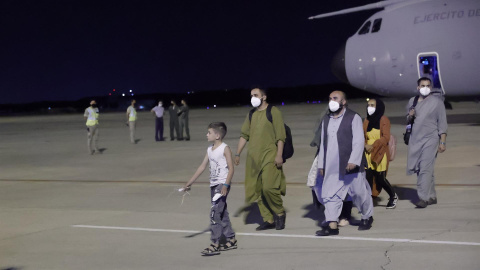 Así ha sido la llegada a Torrejón de Ardoz de los primeros 53 españoles y afganos evacuados de Kabul