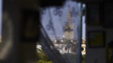 El Gobierno andaluz rechaza implantar la tasa turística que reclaman Sevilla y Málaga