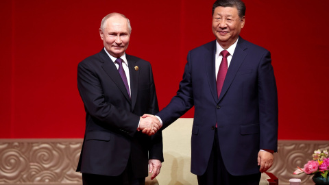 El Presidente de Rusia, Vladimir Putin (i), y el Presidente de China, Xi Jinping (d), en una imagen de archivo.