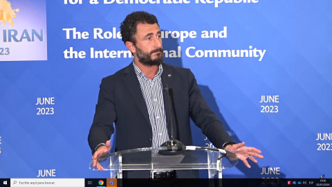 Emanuele Pozzolo durante una conferencia en París, a 30 de junio de 2023.