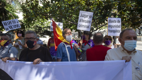 18/07/2021 Concentración frente al Congreso para exigir una Ley de Memoria contra la impunidad del Franquismo