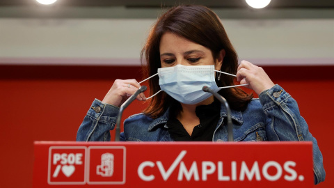 La vicesecretaria general del PSOE Adriana Lastra hace una valoración de los resultados electorales tras las elecciones en Castilla y León, este domingo en la sede del partido, en la madrileña calle Ferraz.