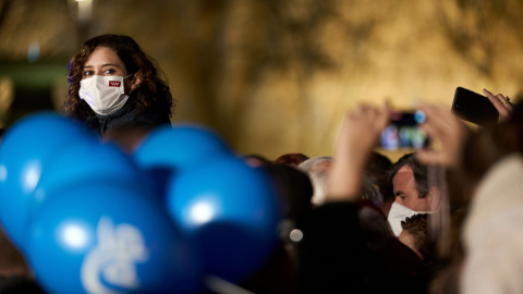 La presidenta de la Comunidad de Madrid, Isabel Díaz Ayuso, participa en un acto de campaña del PP de Ávila.