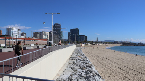 La platja de la Nova Mar Bella de Barcelona reoberta un cop finalitzades les obres d'emergència