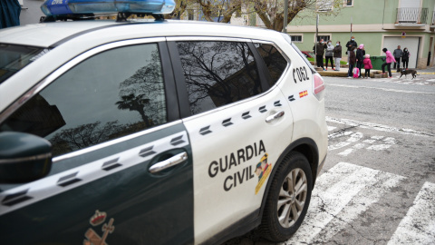 Vehículo de la Guardia Civil en los exteriores del Juzgado número 4 de Sueca, València, a 6 de abril de 2022.