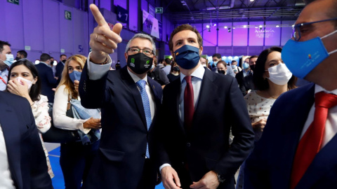 El líder del PP ,Pablo Casado, durante la visita a el pabellón de la Costa del Sol en Fitur-21, a 20 de mayo del 2021, en Madrid, España