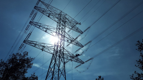 Imatge d'una torre de molta tensió elèctrica d'una MAT ja existent a Sant Hilari Sacalm.