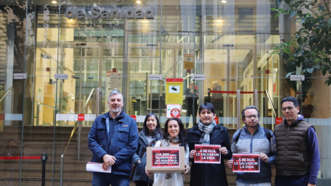 26/1/24 - Fotografía de la entrega de las más de 104.500 firmas a la Consejería de Sanidad este viernes 26 de enero.