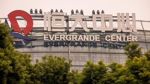 El edificio Evergrande Center, en Shanghai. EFE/EPA/ALEX PLAVEVSKI