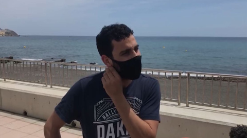 El desgarrador testimonio de Yassim, el joven que ha salvado la vida a un hombre de 27 años que habría intentado suicidarse en la playa del Tarajal