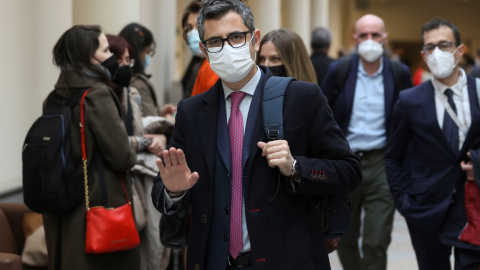 15/02/2022.- El ministro de la Presidencia, Félix Bolaños, a su llegada a la sesión de control celebrada por el pleno del Senado, este martes en Madrid. EFE/ Kiko Huesca