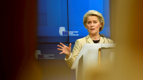 La presidenta de la Comisión Europea, Ursula von der Leyen, se dirige la prensa después de la cumbre de la UE en Bruselas.