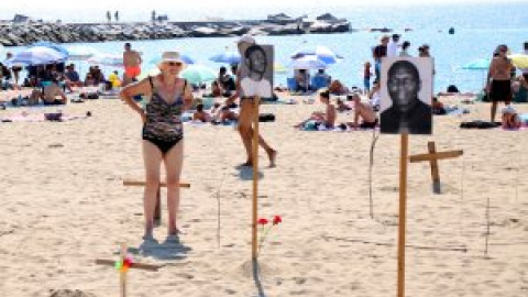 Jornada reivindicativa a la platja del Bogatell de Barcelona per denunciar les polítiques migratòries