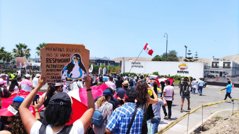 La primera gran marcha de pescadores y comerciantes afectados a una sede de Repsol fue el 23 de enero de 2022.