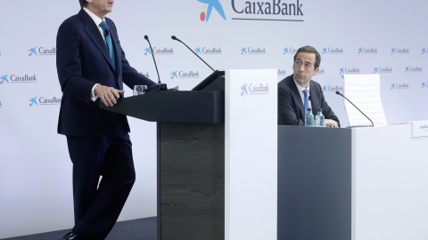 El presidente de CaixaBank, José Ignacio Goirigolzarri, y el consejero delegado, Gonzalo Gortázar, en la presentación de los resultados del banco en 2021. E.P./Rober Solsona