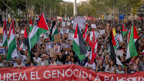 Centenares de personas durante una manifestación en apoyo a Palestina en Barcelona, a 21 de octubre de 2023.