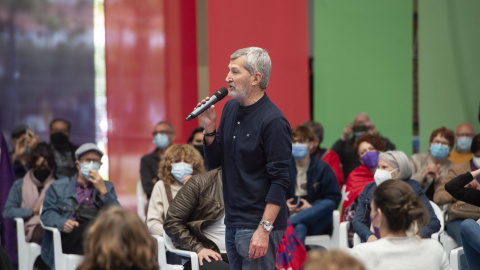 Uno de los candidatos de Unidas Podemos a la Asamblea de Madrid, Julio Rodríguez interviene durante un acto del partido en el Polideportivo municipal Cerro Buenavista de Getafe, a 27 de abril de 2021, en Madrid (España).