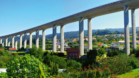 20/5/24 Paso elevado de la Ap-9 en Fene, junto a Ferrol (A Coruña).