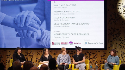 Trabajadoras reflexionan sobre el sector de los cuidados en la jornada en el CaixaForum de Madrid.