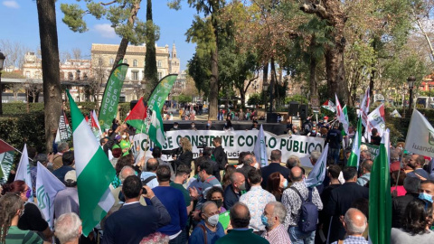 La manifestación del 28F en Sevilla: Andalucía se construye con lo público.