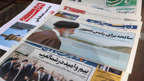 La primera página de un periódico iraní con la fotografía del fallecido presidente del país, Ebrahim Raisi. REUTERS/Majid Asgaripour/WANA (West Asia News Agency)