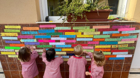 Un grupo de niños durante una actividad para sensibilizar sobre la importancia de la acogida familiar, en Sevilla.