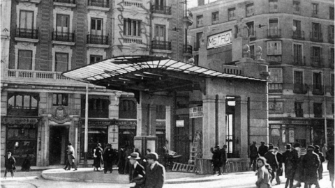 La entrada del Metro de la Gran Vía de Madrid, el Templete que Palacios había diseñado para tal fin, está en un parque céntrico de O Porriño.