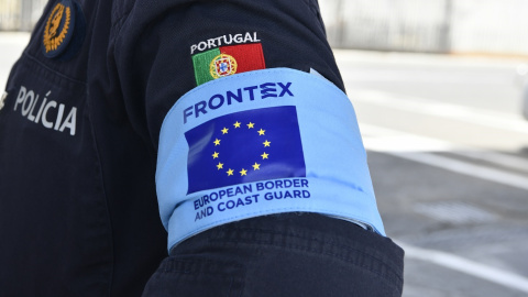 Plano del brazo de un policía de FRONTEX, en un acto en Ceuta, en una imagen de archivo. E.P./Antonio Sempere