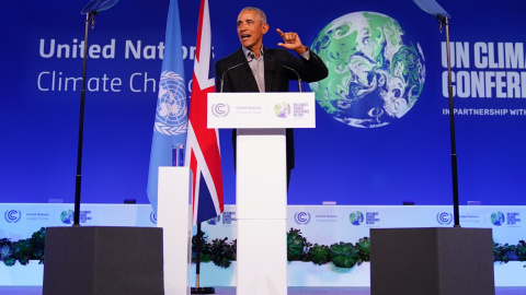 El ex presidente de los Estados Unidos Barack Obama pronuncia un discurso durante una sesión en la Conferencia de las Naciones Unidas sobre el Cambio Climático COP26.