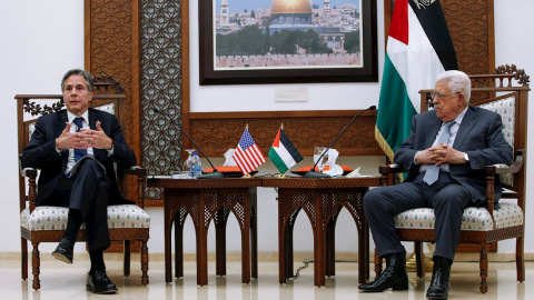 El secretario de Estado estadounidense, Antony Blinken, junto al presidente palestino, Mahmud Abás.