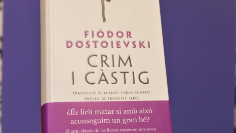 El llibre 'Crim i càstig', traduït per Miquel Cabal Guarro.