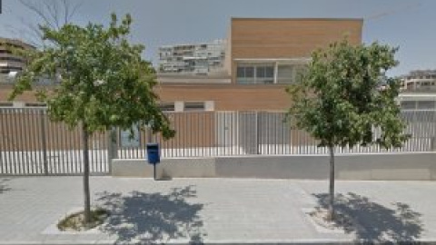 El CEIP Mediterrani d’Alacant es mobilitza contra l’amenaça d’inhabilitació de dues mestres per una errada en una circular