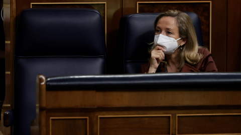 La vicepresidenta primera y ministra de Economía, Nadia Calviño, asiste a la sesión de control al Gobierno celebrada este miércoles en el Congreso de los Diputados.