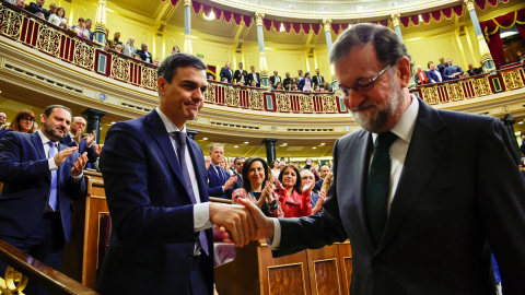 Mariano Rajoy felicita a Pedro Sánchez por la presidencia