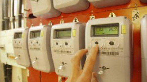 Las eléctricas ganan 700.000 euros por hora mientras se blindan contra la tormenta de precios