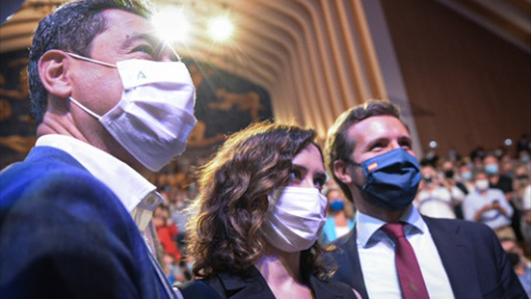 El presidente de Andalucía, Juanma Moreno; la presidenta de la Comunidad de Madrid, Isabel Díaz Ayuso, y el presidente del PP, Pablo Casado, durante la sexta jornada de la Convención Nacional del partido, en el Auditorio de la Ciudad de las Artes y las