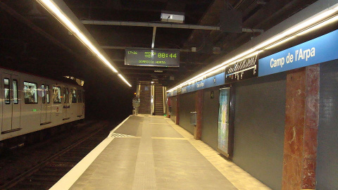 Estació de Camp de l'Arpa del metro de Barcelona.