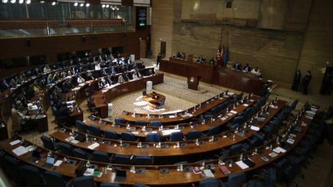 El hemiciclo de la Asamblea de Madrid se quedó solo con los diputados del PP el pasado jueves.