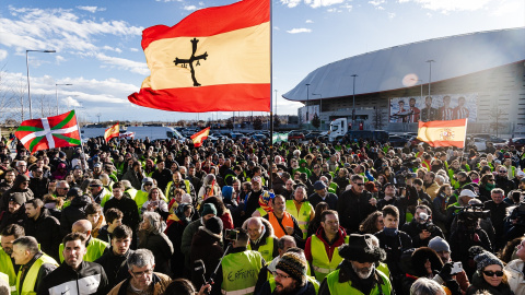 Decena de agricultores y ganaderos durante una reunión nacional de la Sociedad Civil, en la explanada del Wanda Metropolitano, a 10 de febrero de 2024, en Madrid