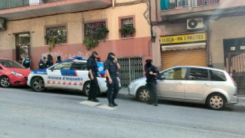 Investigan la muerte de una mujer que cayó de un quinto piso en Barcelona y detienen a su marido