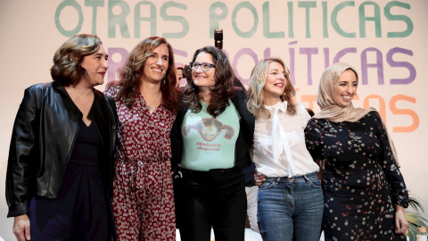 13/11/2021 Yolanda Díaz, Mónica Oltra, Ada Colau, Mónica García y Fátima Hamed, durante el acto que han protagonizado en el Teatro Olympia de València.