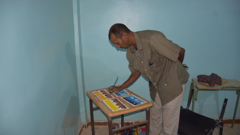 Salek Brahim en el campamento de refugiados saharaui de Ausserd (Tinduf, Argelia), a 1 de mayo de 2024.