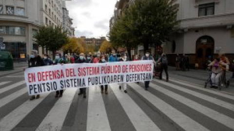 Miles de pensionistas se manifiestan al grito de "Escrivá dimisión" en varias ciudades españolas