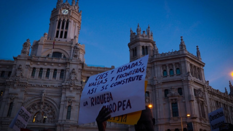 El Ayuntamiento de Madrid durante la marcha antirracista de este sábado.