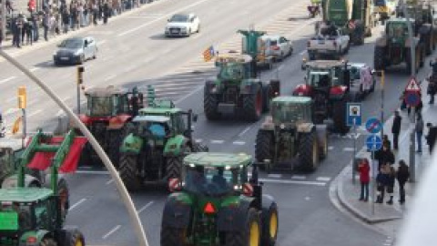 La pagesia arriba a Barcelona amb més de 2.000 tractors en una mobilització històrica